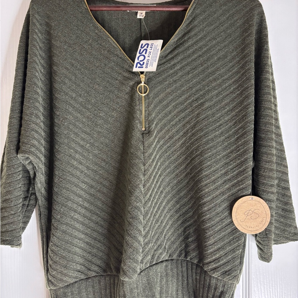 Olive Green V-Neck Sweater with Diagonal Ribbing and Gold Zipper